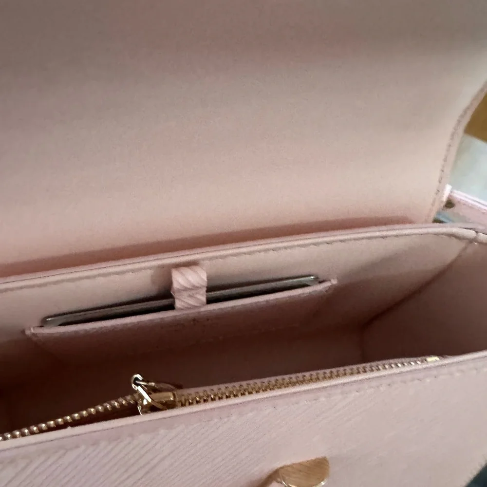 Louis Vuitton Pink Crossbody Bag with Gold Accents - Picture 4 of 5